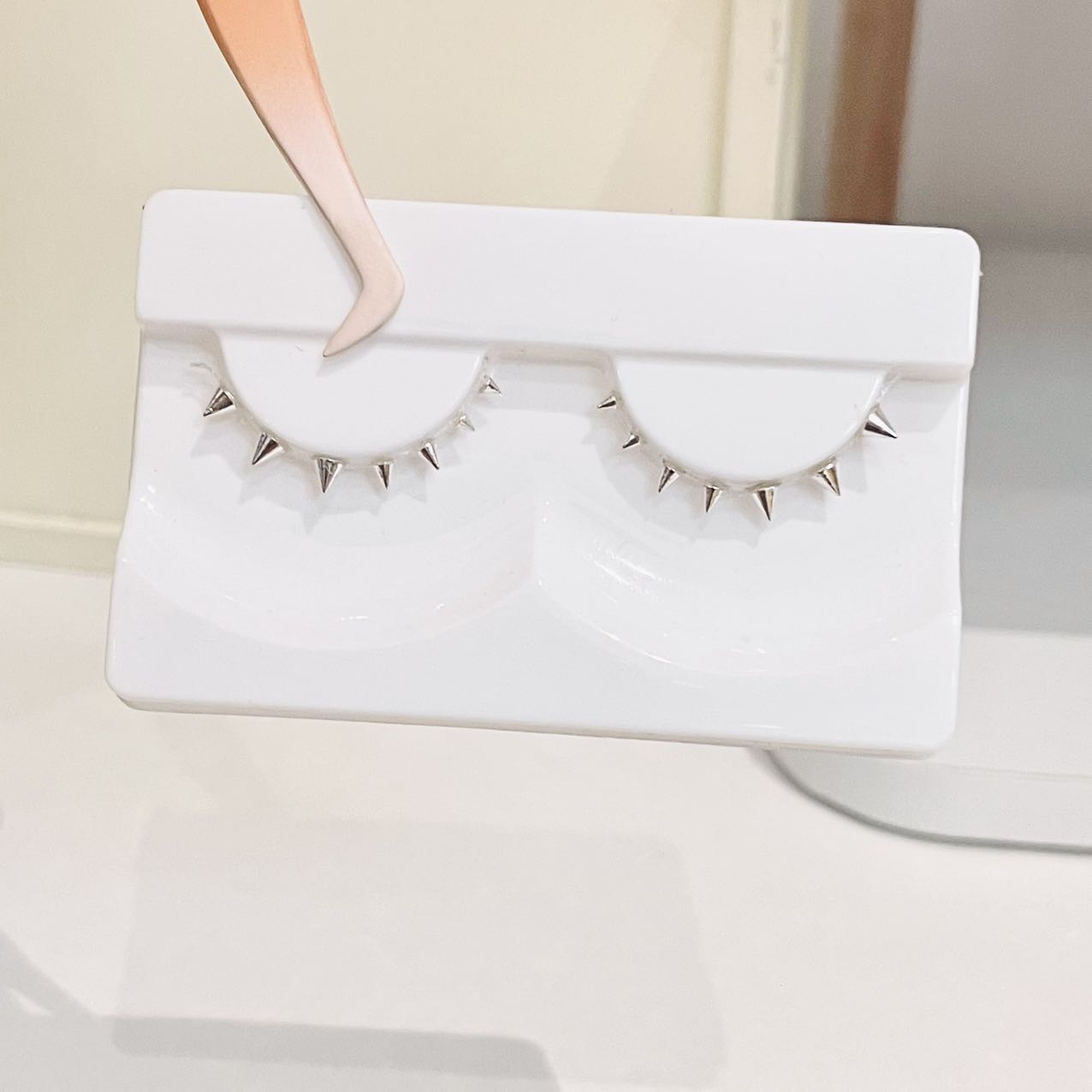 Doudoutian シルバーリベットフルストリップ下まつげ - Eyelash Extension Natural のレビューと価格